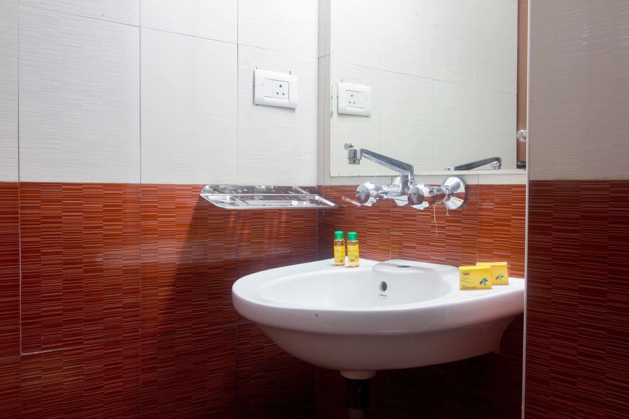 Fabhotel Khems Shoram Palace Road Ooty Kültér fotó