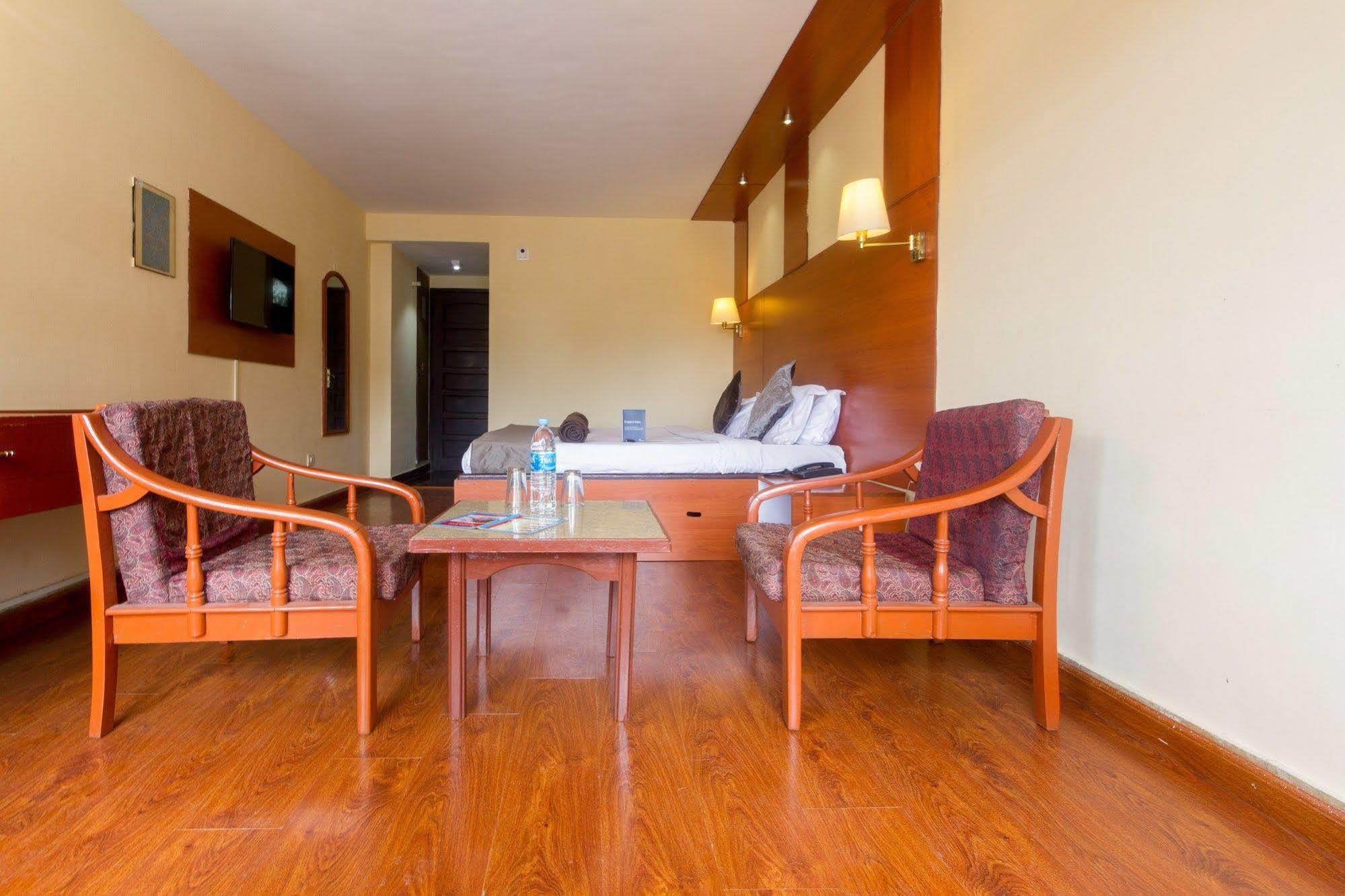 Fabhotel Khems Shoram Palace Road Ooty Kültér fotó