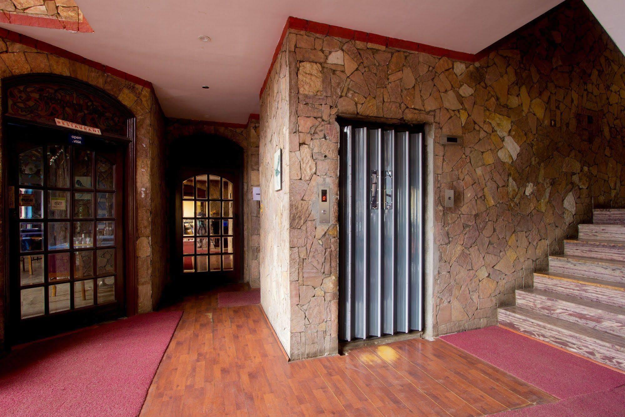 Fabhotel Khems Shoram Palace Road Ooty Kültér fotó